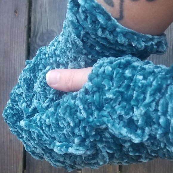 Fingerless Gloves Crochet Handmade Handwarmers - Picture 2 of 6